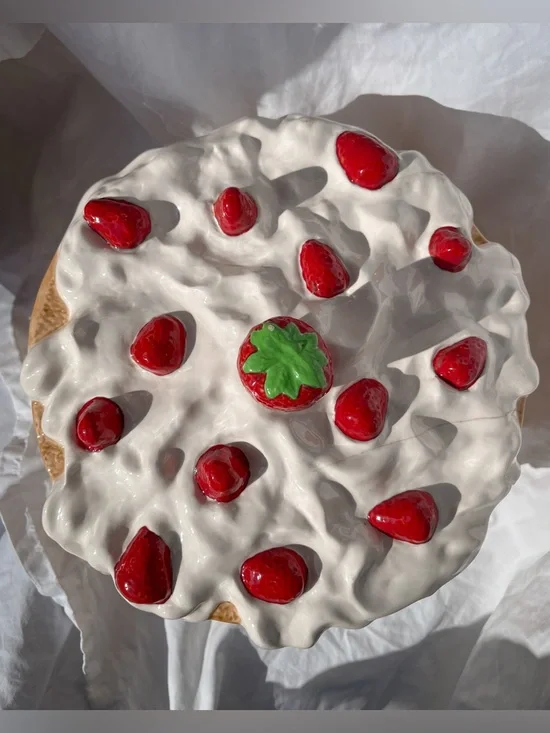 Vintage Ceramic Strawberry Shortcake  Centerpiece/Cake Stand - Picture 3 of 8